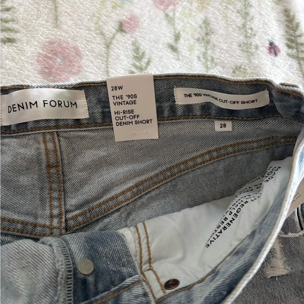 Aritzia Denim Forum '90s Vintage Cut-off Denim Short NWT - Picture 7 of 8